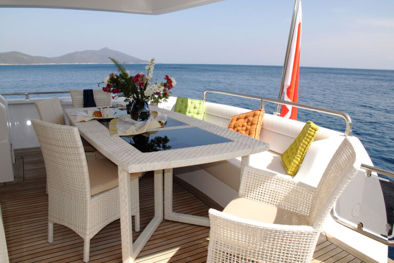 SEAWIDE - Aft deck dining