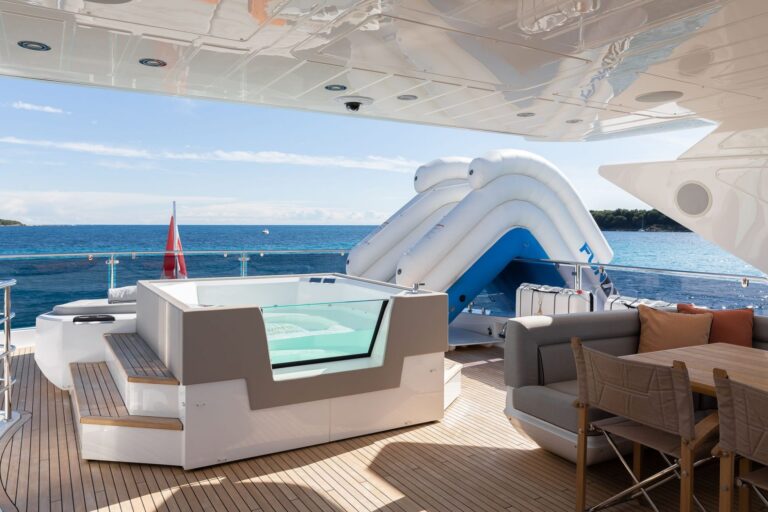 Sundeck Jacuzzi