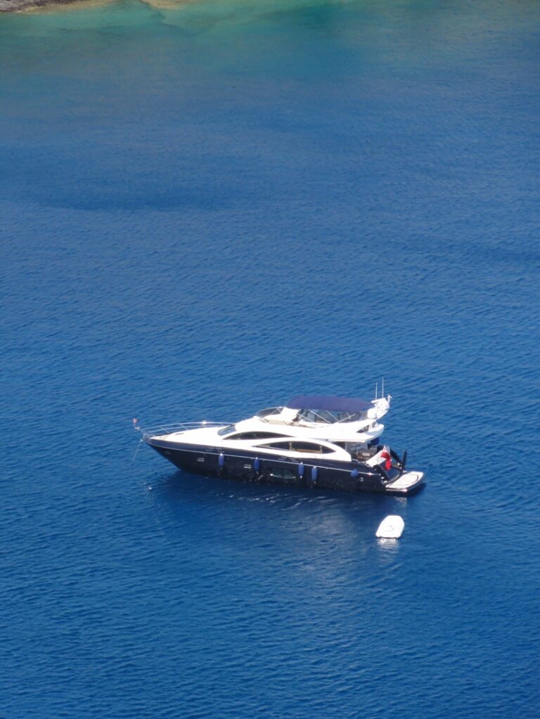 SEFERINO At anchor