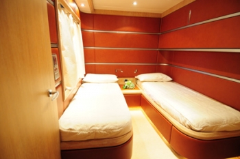 SEVEN guest twin cabin