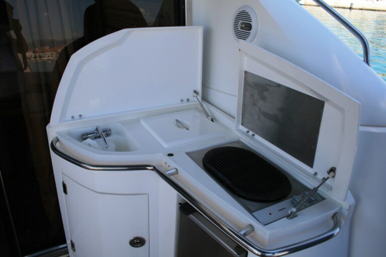SIGMA - Aft deck BBQ and bar