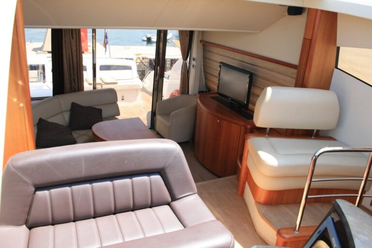 SIGMA - Salon from helm