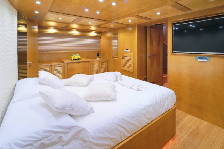 SILVIA Interior - Master Cabin