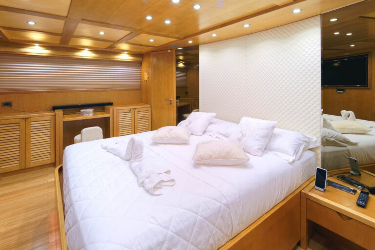 SILVIA Interior - Master Cabin