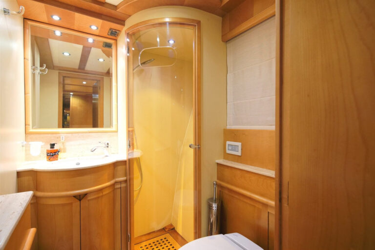 SILVIA Interior - VIP Cabin Ensuite