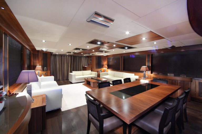 SIMPLE PLEASURE - Salon credit Sunseeker Yachts