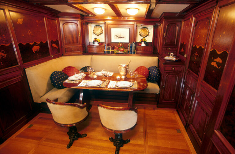 SINCERITY -  Formal Dining