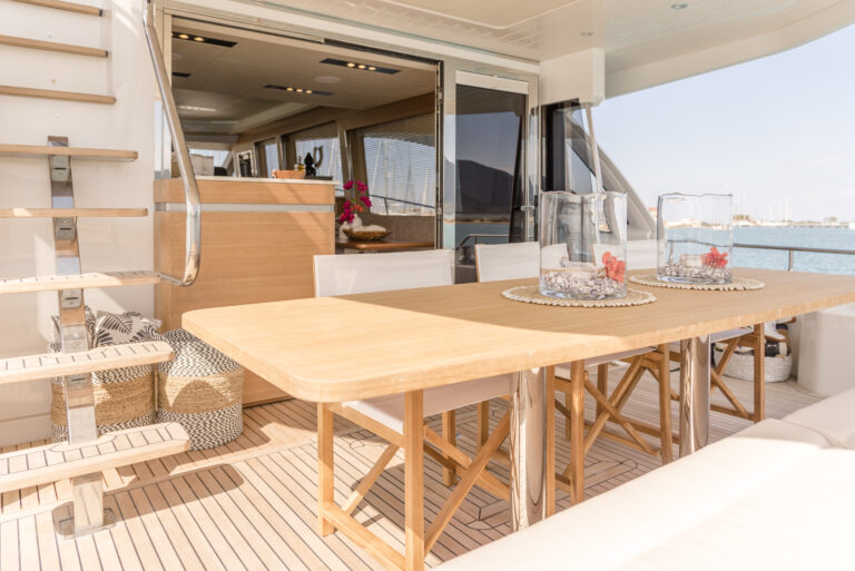 Alfresco Dining Area Aft