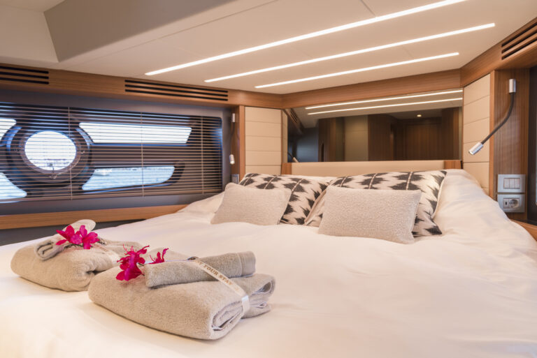 Double Cabin Detail
