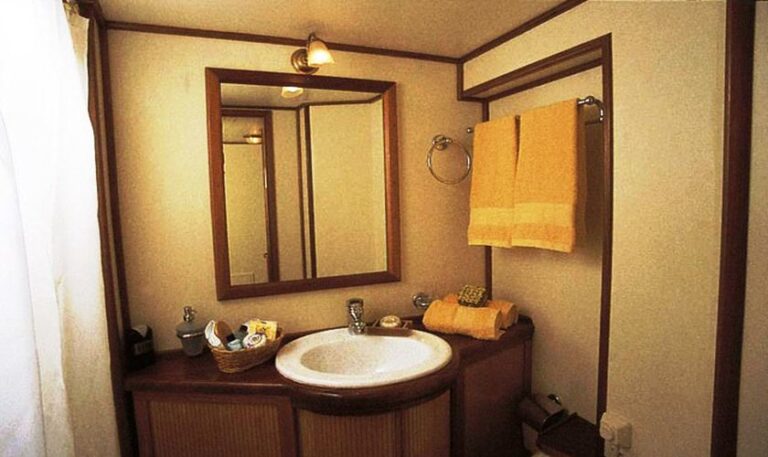SIR WINSTON CHURCHILL -  Guest Ensuite