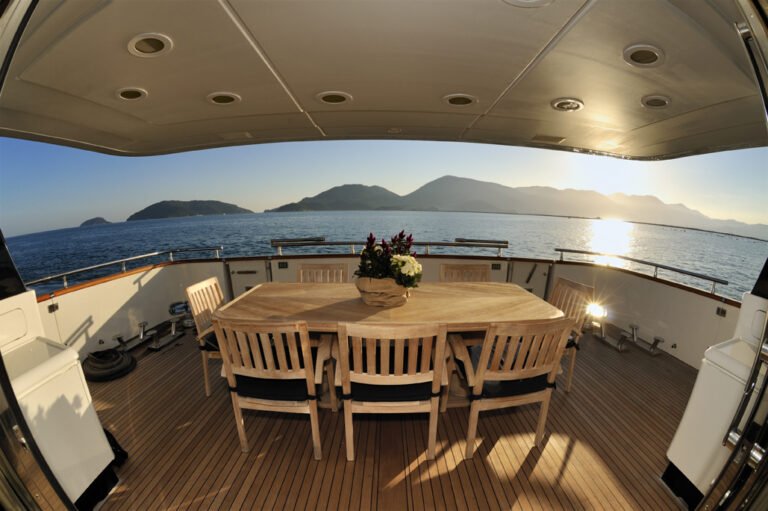 SL100 ARIA -  Aft Deck Al Fresco Dining