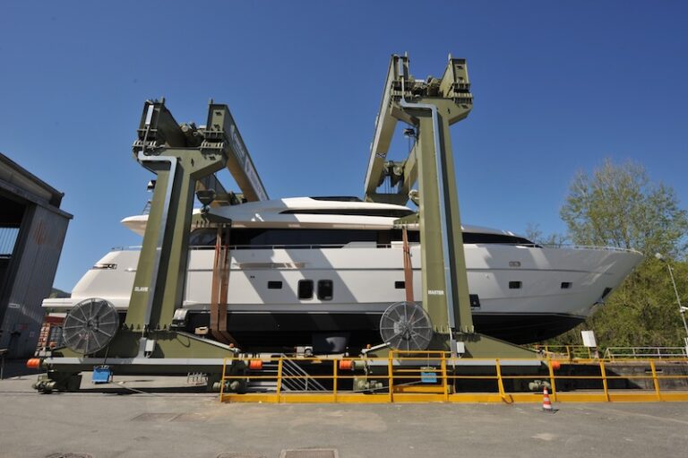 SL94 motor yacht B2