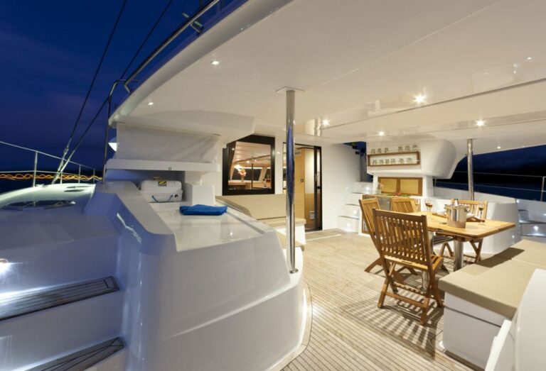 SLIVOCHKA -  Aft Deck Cockpit