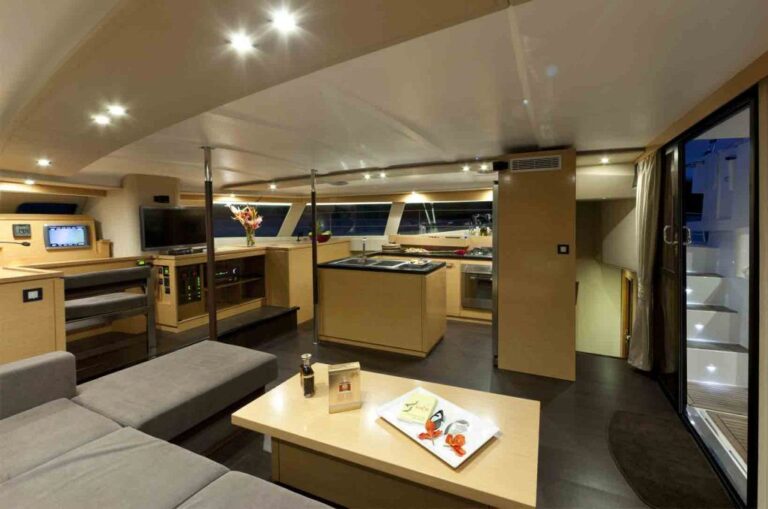 SLIVOCHKA -  Main Salon