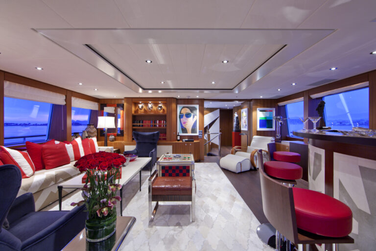 SNOWBIRD Deck Lounge