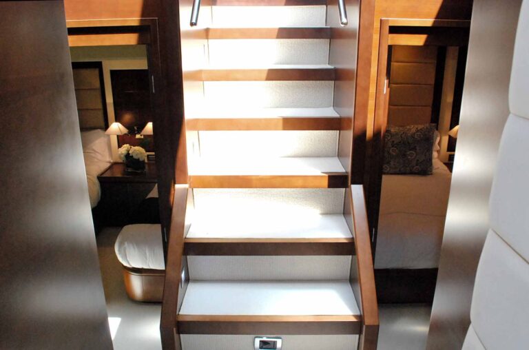 SOLO CONTIGO -  Companionway