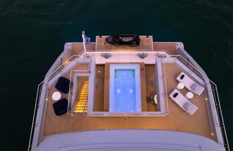 Exterior Sunbathing Area