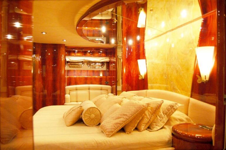 SPARKLING -  Master Cabin