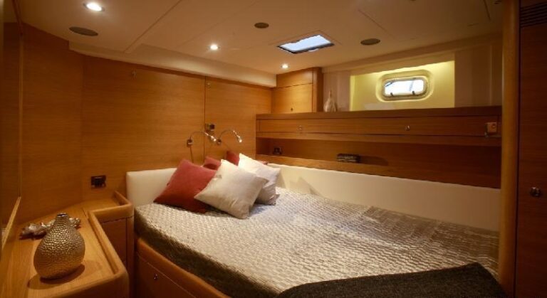SPIRIT OF PHANTOM -  Double Cabin