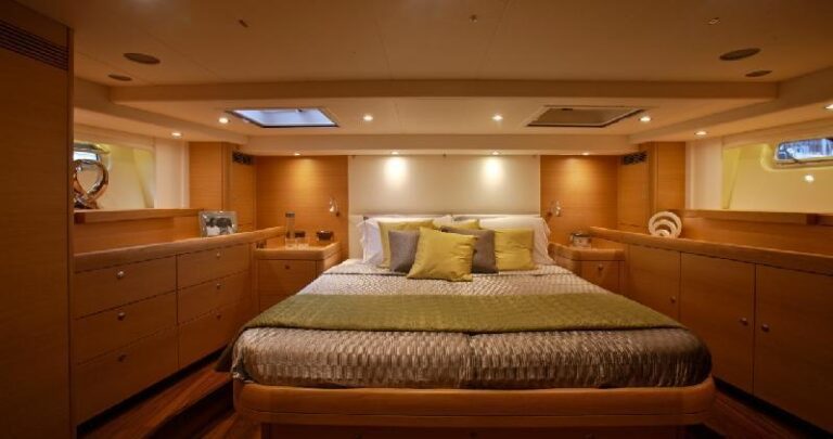 SPIRIT OF PHANTOM -  Master Cabin