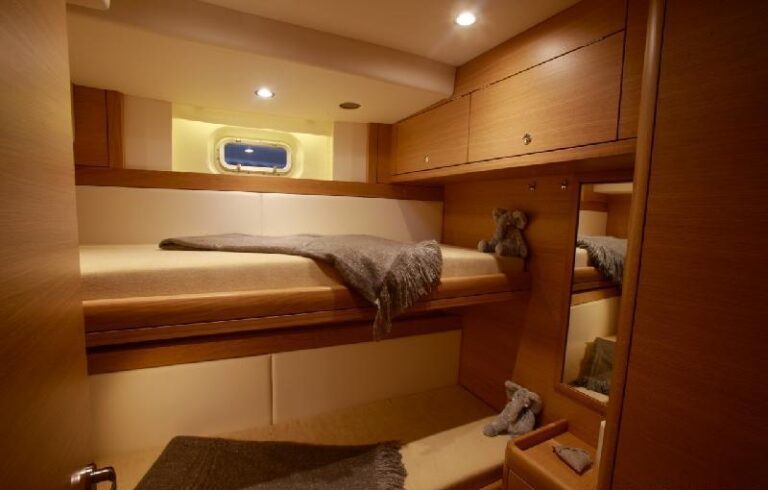 SPIRIT OF PHANTOM -  Twin Cabin