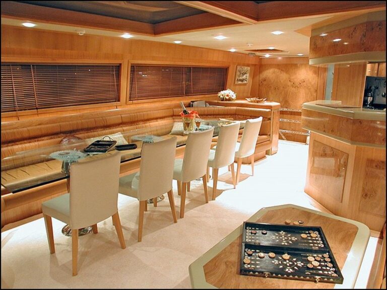 SUHEYLA-SULTAN_dining