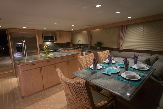 SUMMER SPLENDOR - Country galley