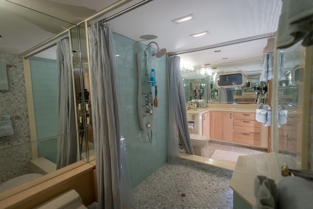 SUMMER SPLENDOR - Master ensuite