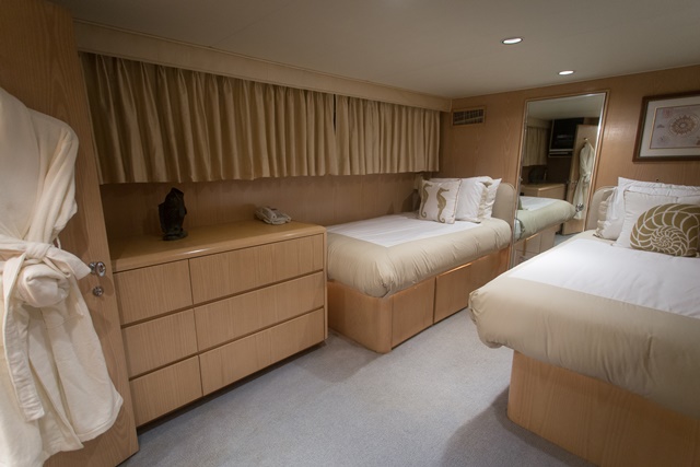 SUMMER SPLENDOR - Twin guest cabin