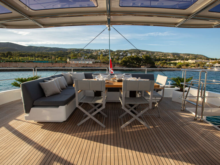 Upper Deck Dining