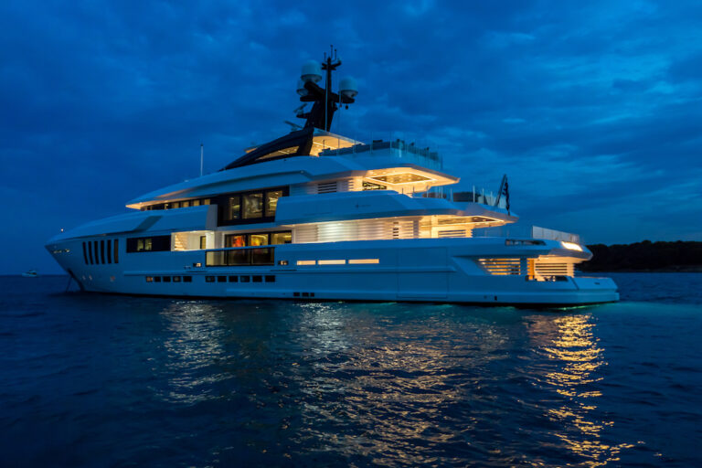 SUPERYACHT OURANOS BY ADMIRAL - AT NIGHT