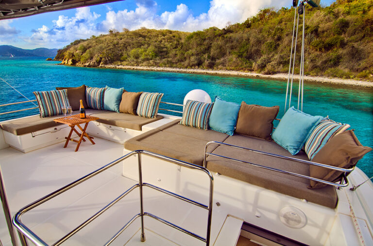 SY A2 - Flybridge lounging