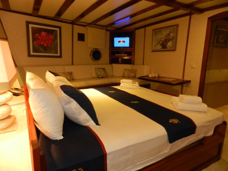 SY AKANA - Master stateroom