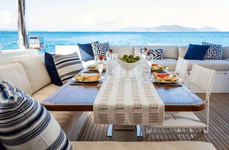 Main Deck Aft Dining