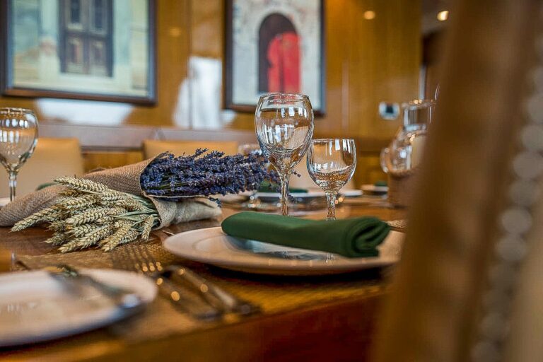 Dining Set Up Detail