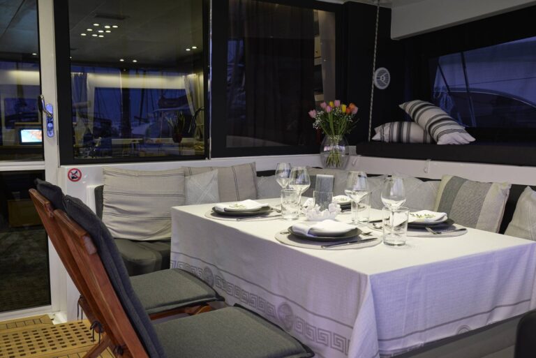 Main Deck Aft Dining