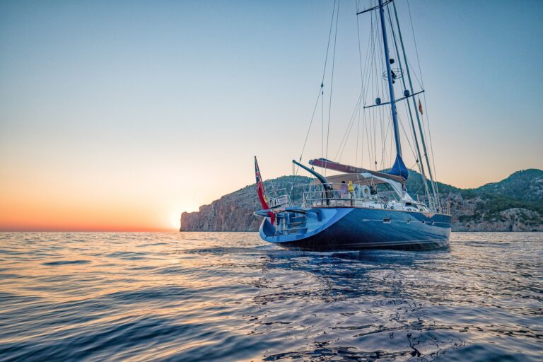 Superyacht BARE NECESSITIES