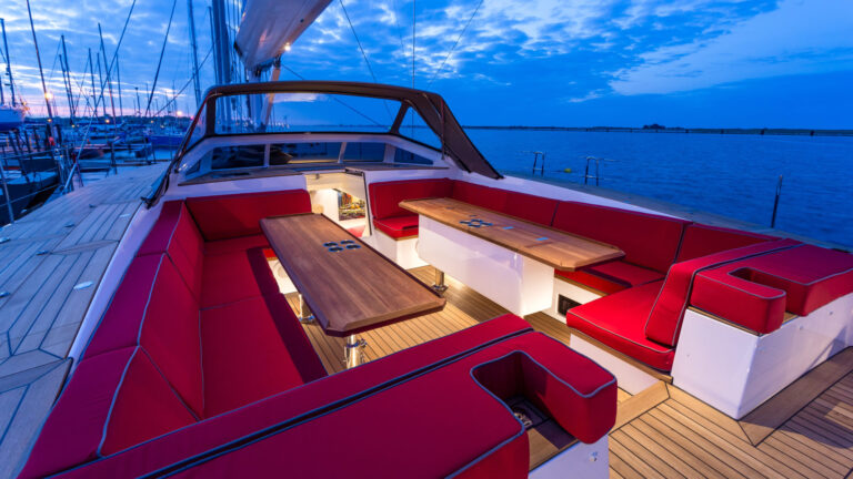 Deck Cockpit