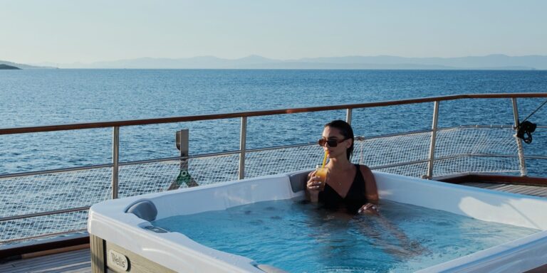 Deck Jacuzzi