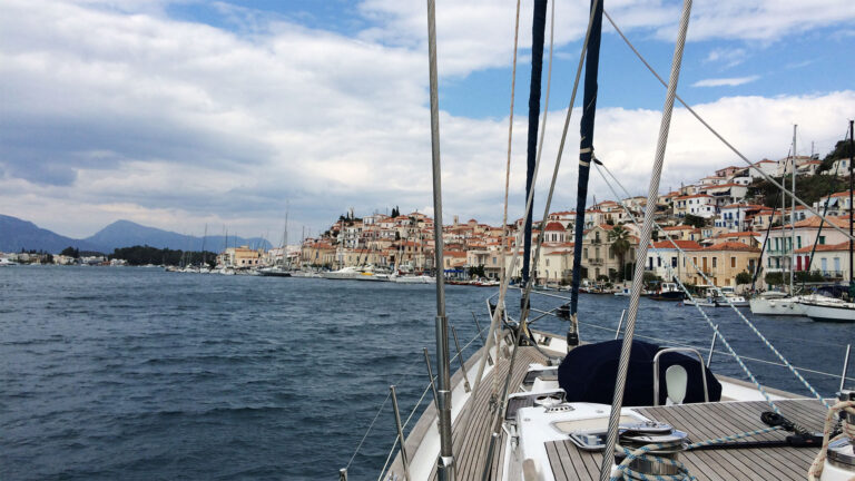 SY CENTURION - Foredeck view