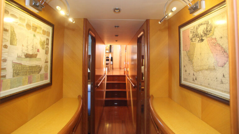 SY CENTURION - Guest foyer
