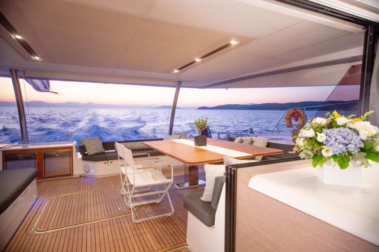 Sociable Flybridge