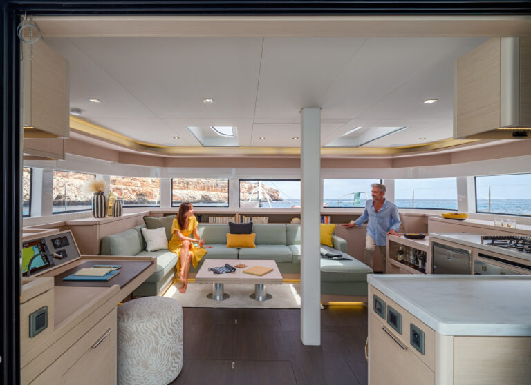Main Salon (sistership)