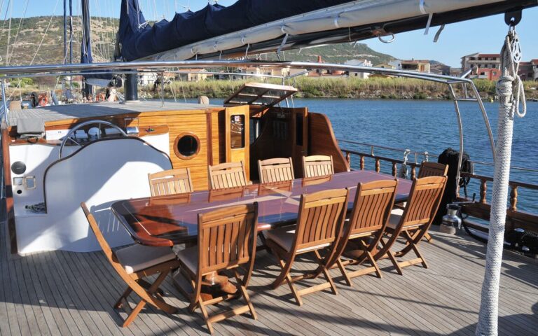 Aft Cockpit Dining