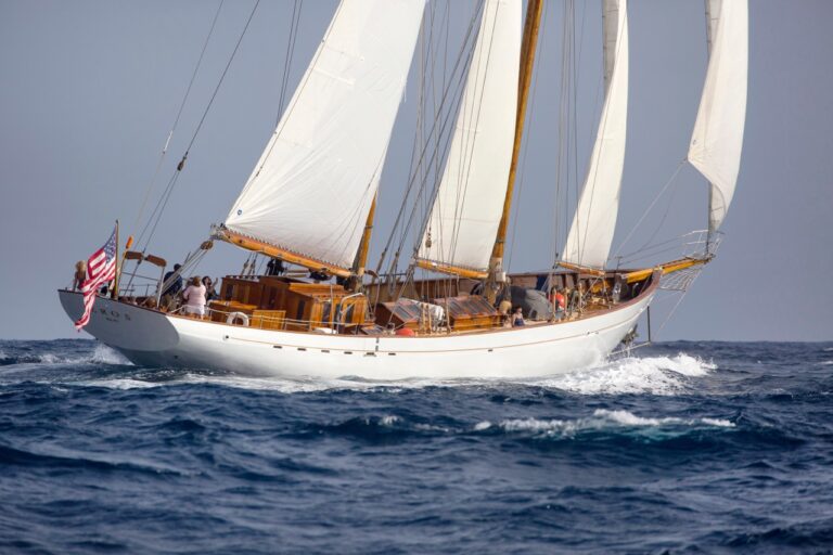 SY EROS - Sailing
