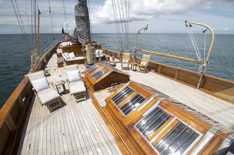 SY EROS - Spacious decks