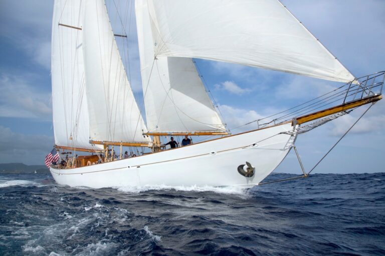 SY EROS - Under sail
