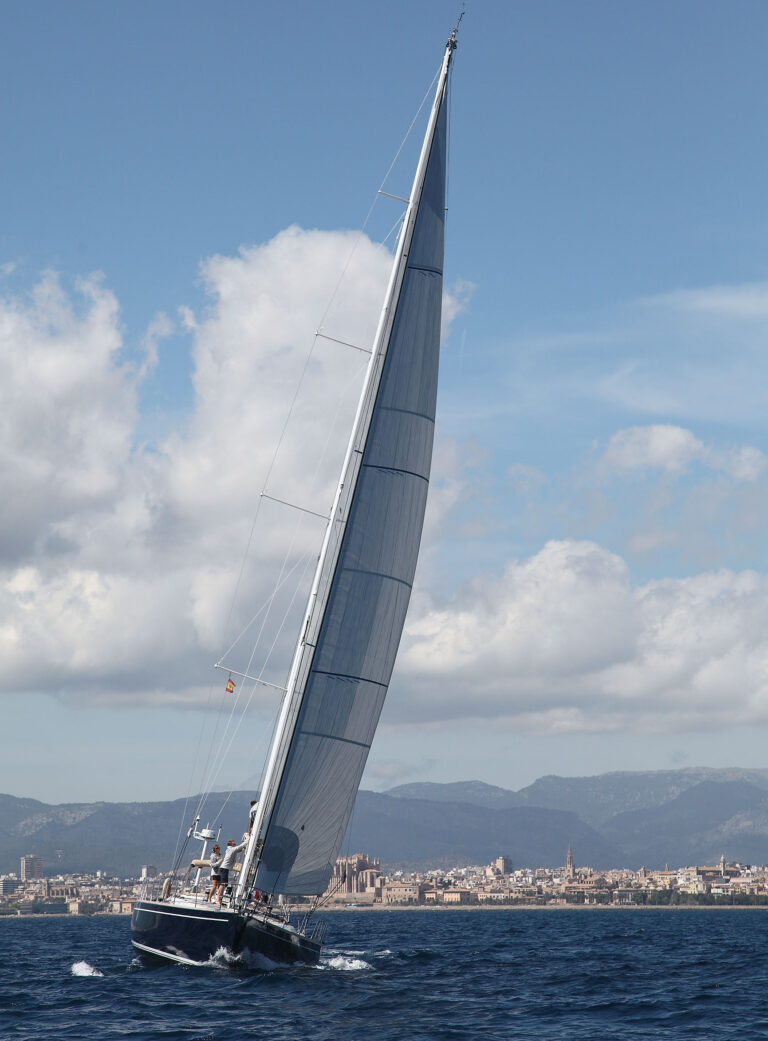 SY FAR II KIND - Bow view