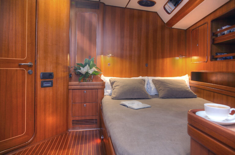 SY FAR II KIND - Guest cabin