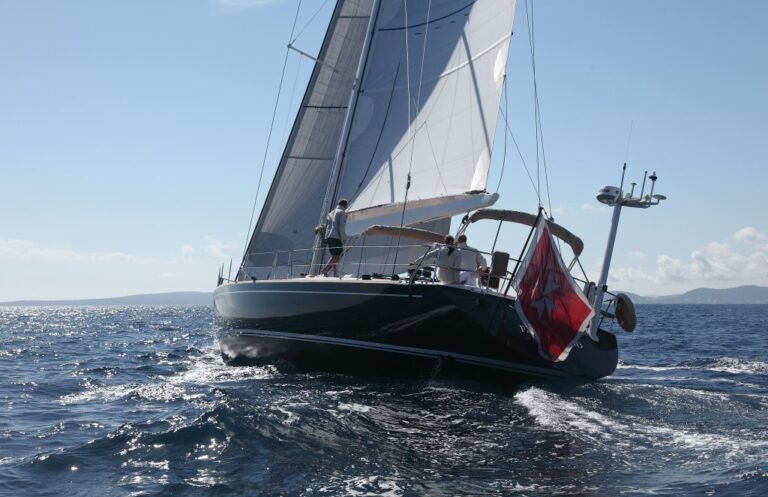 SY FAR II KIND - Port tack